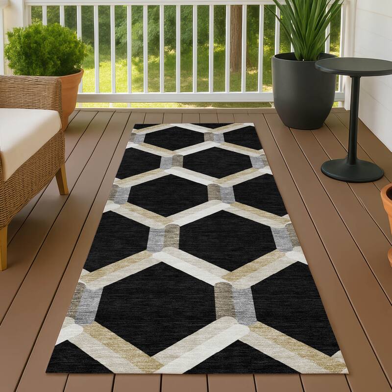 Machine Washable Indoor/ Outdoor Modern Trellis Chantille Rug - Black - 2'3" x 7'6"