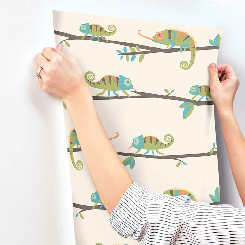 Advantage Chameleon Family Green Canopy Stroll Wallpaper