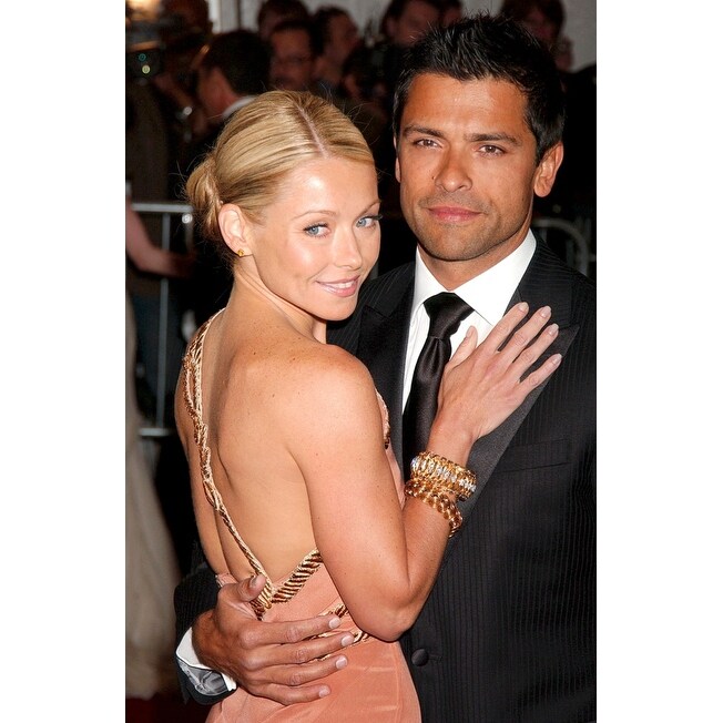 Shop Kelly Ripa Mark Consuelos At Arrivals For The Poiret King Of Fashion Metropolitan Museum Of Art Costume Institute Annual Gala Th Overstock 24397340