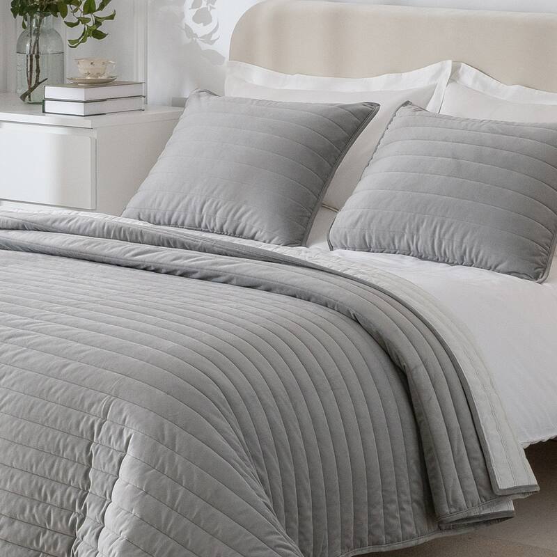 Wonderful Velvet 3 Piece Quilt Set