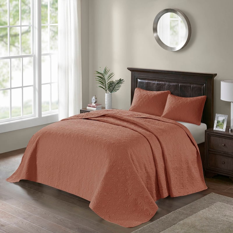 Madison Park Mansfield Reversible Oversized 3-piece Solid Texture Bedspread Quilt Set with Matching Shams