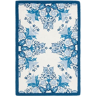 SAFAVIEH Handmade Chelsea Kanesha French Country Wool Rug
