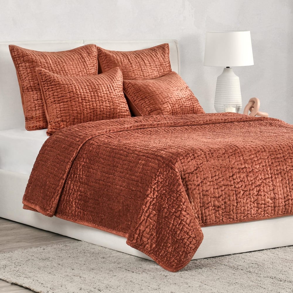 Dimitry 100% Rayon Velvet Quilt by Kosas Home