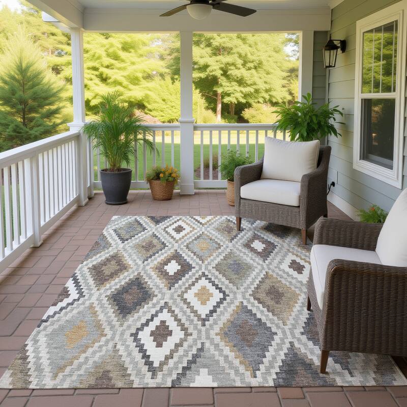 Machine Washable Indoor/ Outdoor Global Geo Chantille Rug