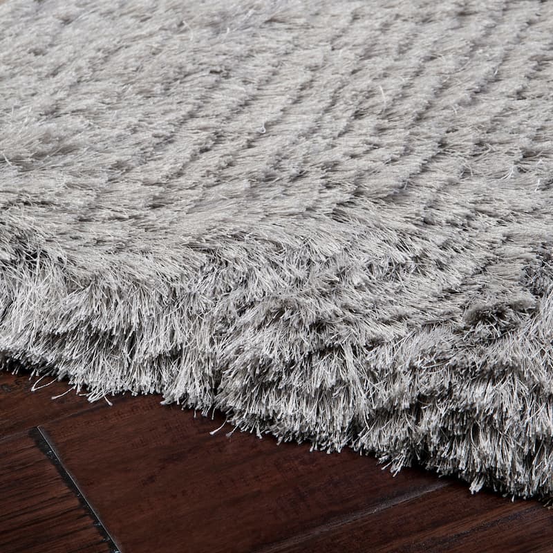 Hand-woven Altus Plush Area Rug
