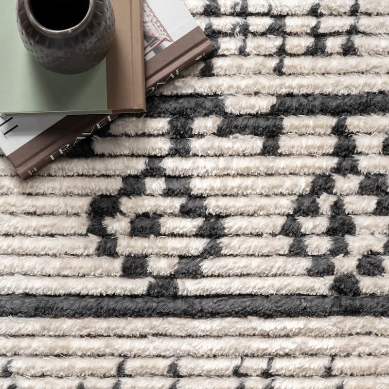 Nuloom Tessa Tribal Soft Shag Fringe Area Rug