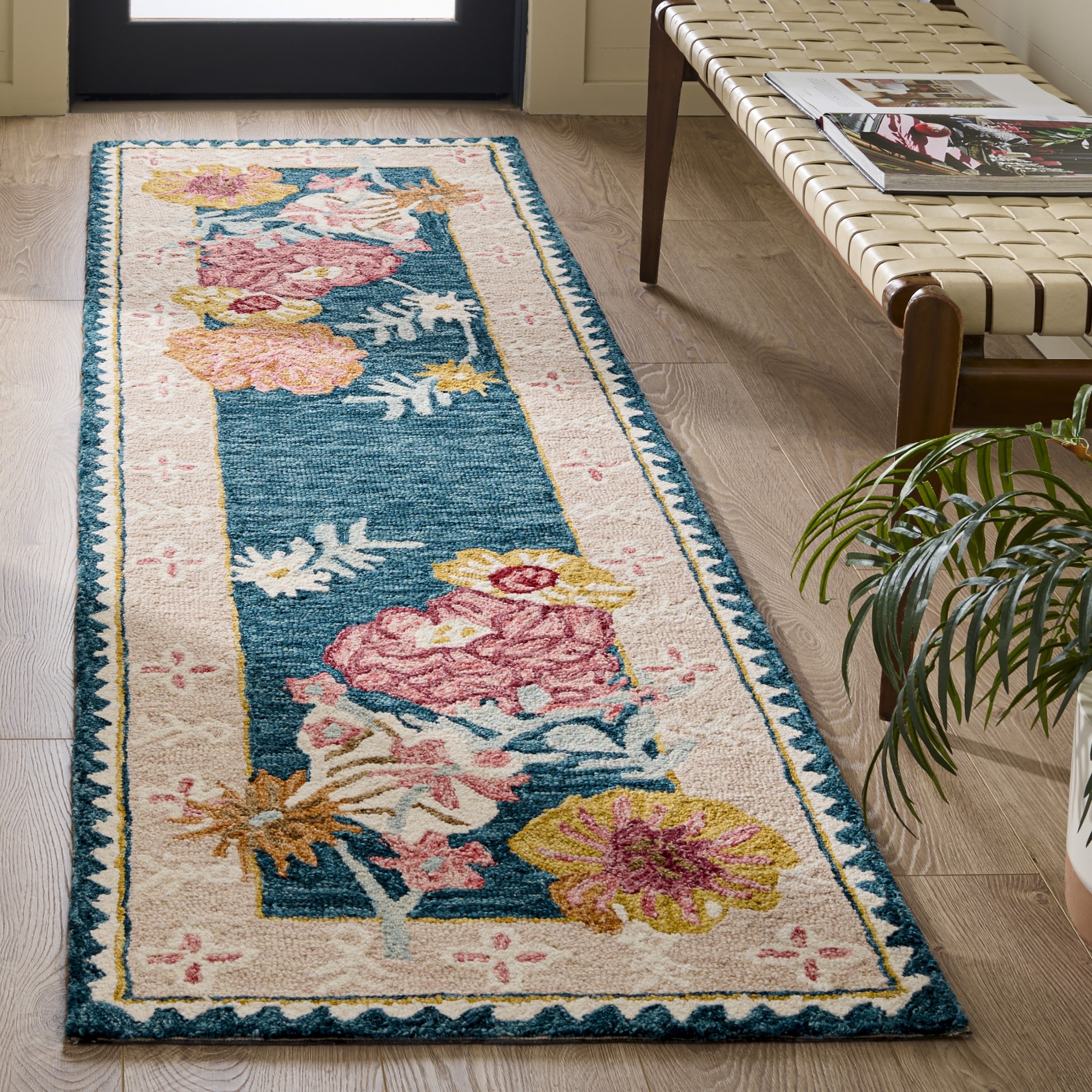 SAFAVIEH Handmade Jardin Pamina Floral Wool Rug - On Sale