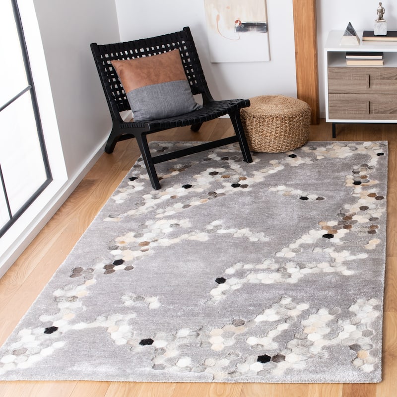 SAFAVIEH Handmade Manhattan Shakti Modern Abstract Silk Rug - 4' x 6' - Grey/Ivory