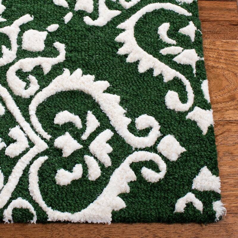 SAFAVIEH Handmade Chatham Alisone Wool Rug