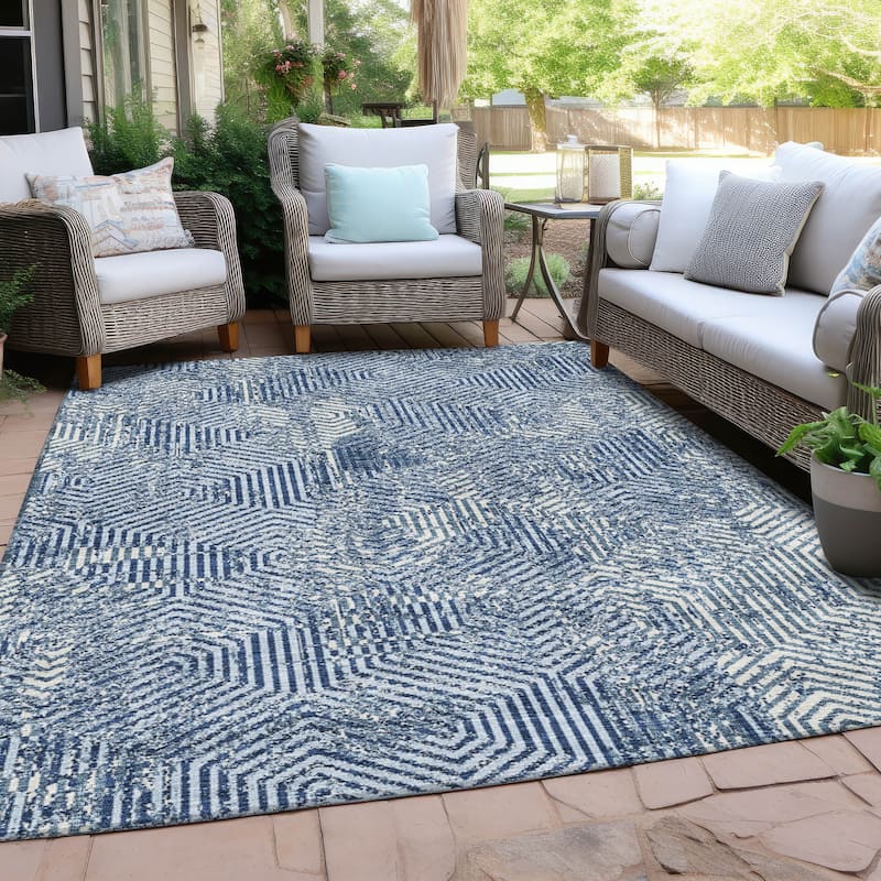 Machine Washable Indoor/ Outdoor Chantille Contemporary Maze Rug - Navy - 5' x 7'6"