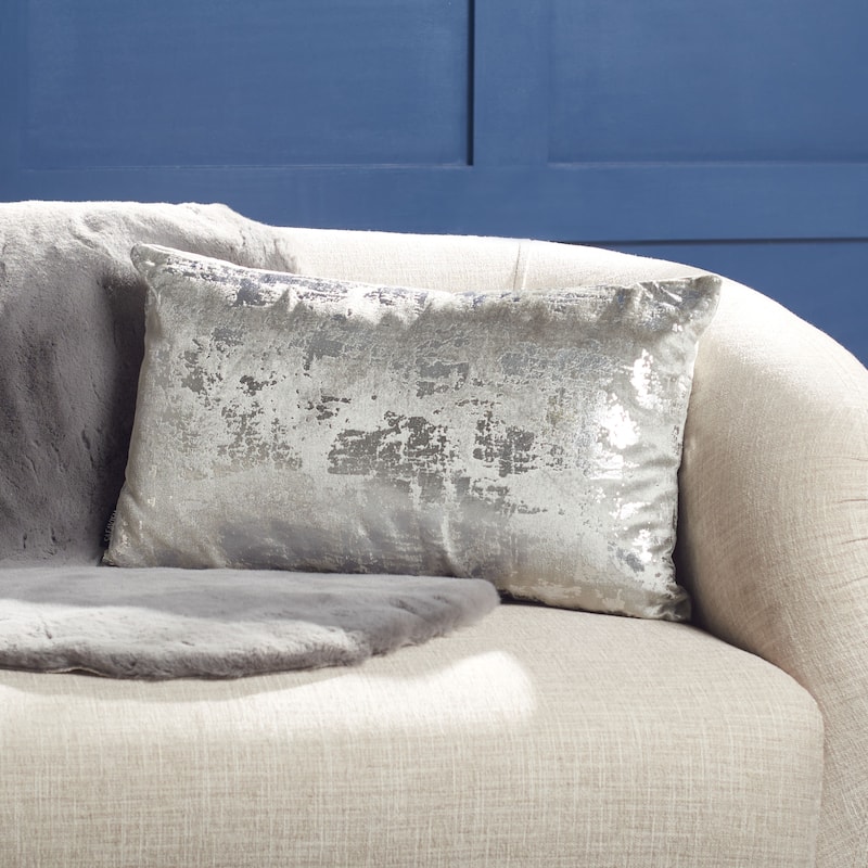 SAFAVIEH Carlijn Metallic Modern Glam Accent Throw Pillow