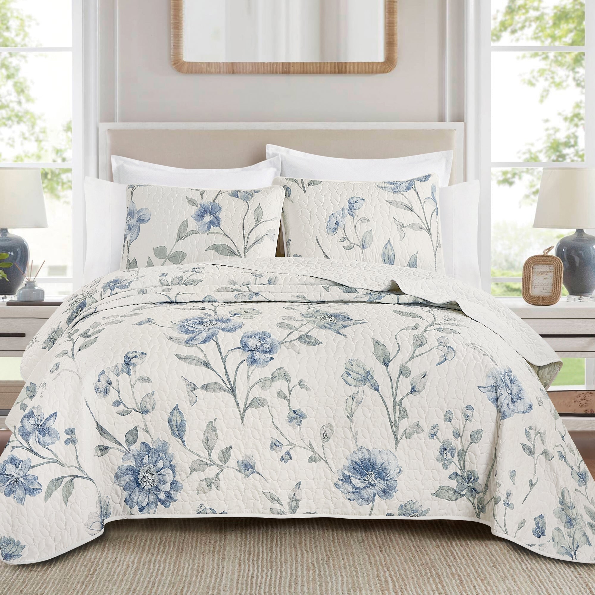 MarCielo Polyester Blue Vine Quilt Bedspread Set