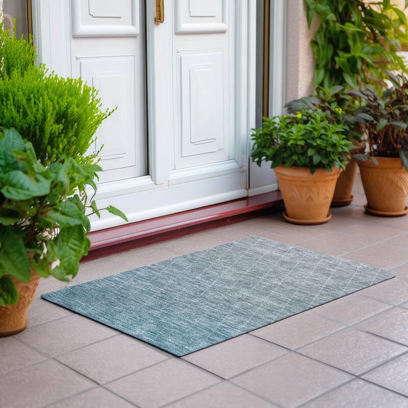 Machine Washable Indoor/ Outdoor Ombre Trellis Chantille Rug