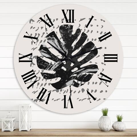Designart 'Minimal Tropical Palm Leaf On Grunge Texture' Tropical wall clock