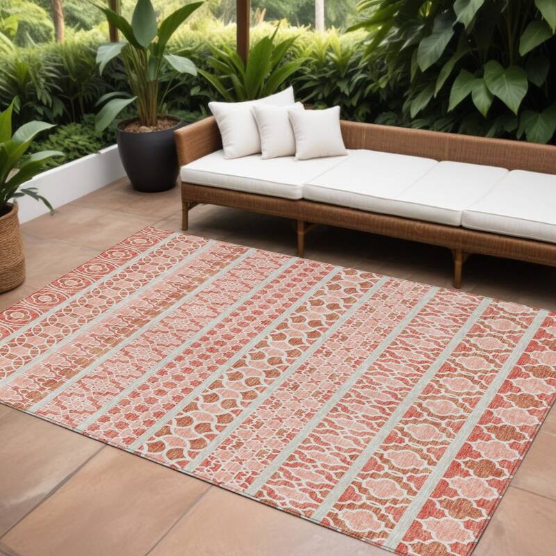 HomeRoots Quatrefoil Transitional Rectangle Outdoor Rug - 8' X 10'