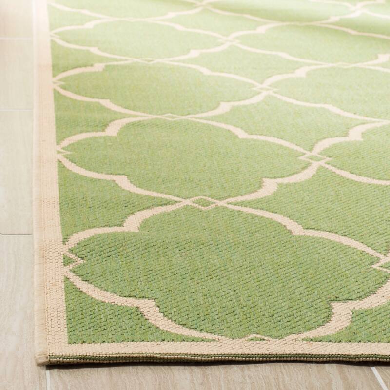 SAFAVIEH Linden Gaye Indoor/ Outdoor Waterproof Patio Backyard Rug.