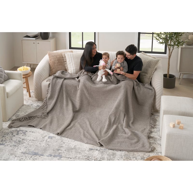 Mina Victory Lifestyle ZH225 Woven Chenille 70" x 103" White Indoor