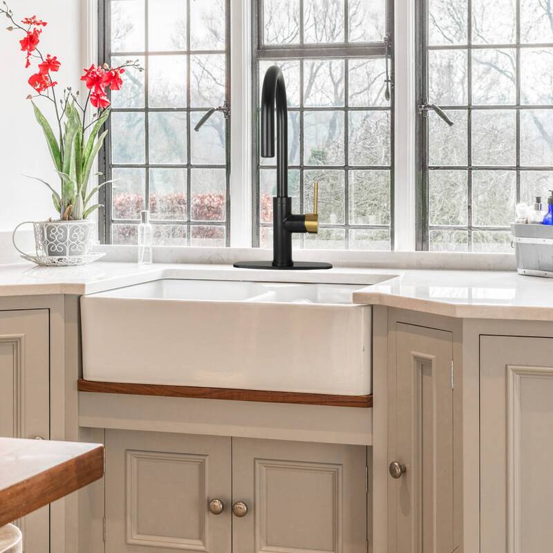 One-Handle Pull-Down Kitchen Faucet with Deck Plate