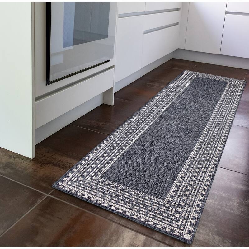 Liora Manne Malibu Etched Border Indoor/Outdoor Rug