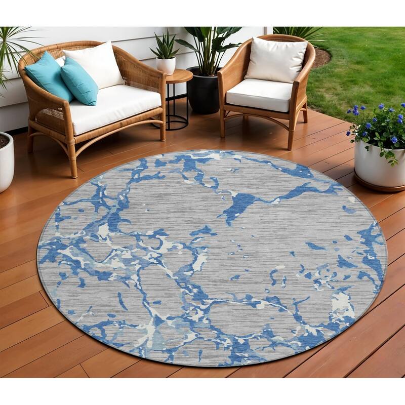 HomeRoots Striped Transitional Rectangle Outdoor Rug - 8' Round