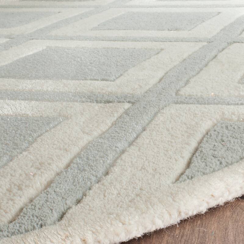 SAFAVIEH Handmade Chatham Llio Modern Wool Rug
