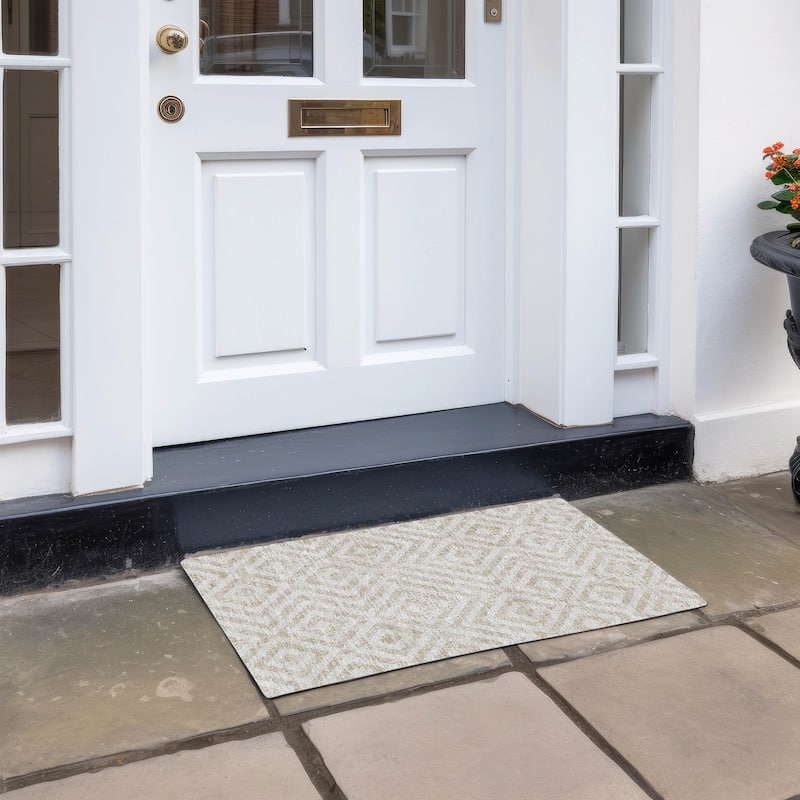 Machine Washable Indoor/ Outdoor Chantille Diamond Geo Rug - Ivory - 1'8" x 2'6"