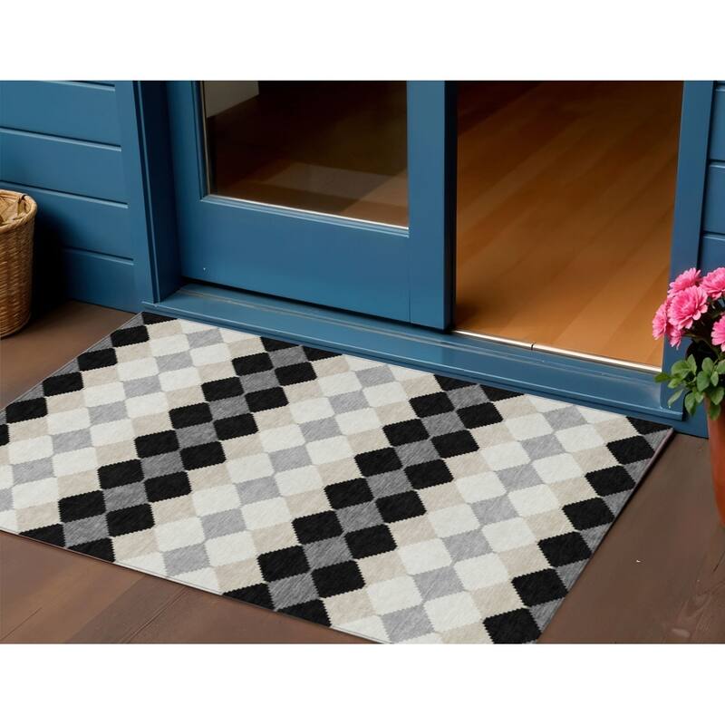 HomeRoots Geometric Transitional Rectangle Outdoor Rug - 3' x 5'