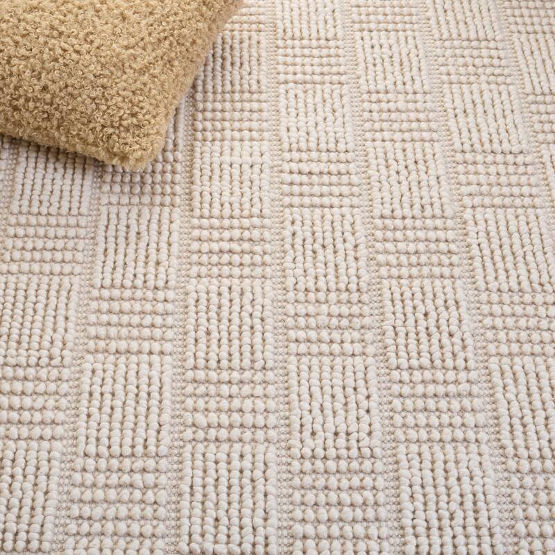 SAFAVIEH Handmade Natura Edmeia Raised Textured Wool Blend Rug
