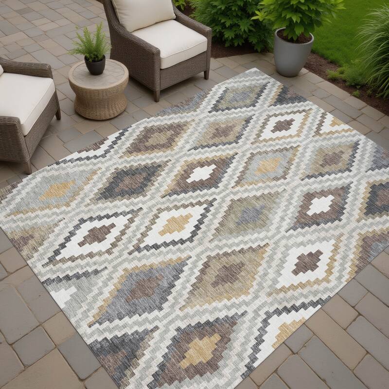 Machine Washable Indoor/ Outdoor Global Geo Chantille Rug - Taupe - 8' x 10'