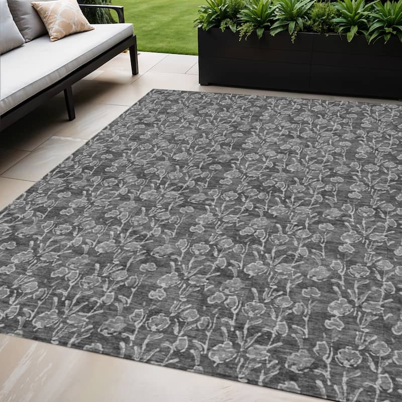 HomeRoots Floral Transitional Rectangle Outdoor Rug - 5' X 8'