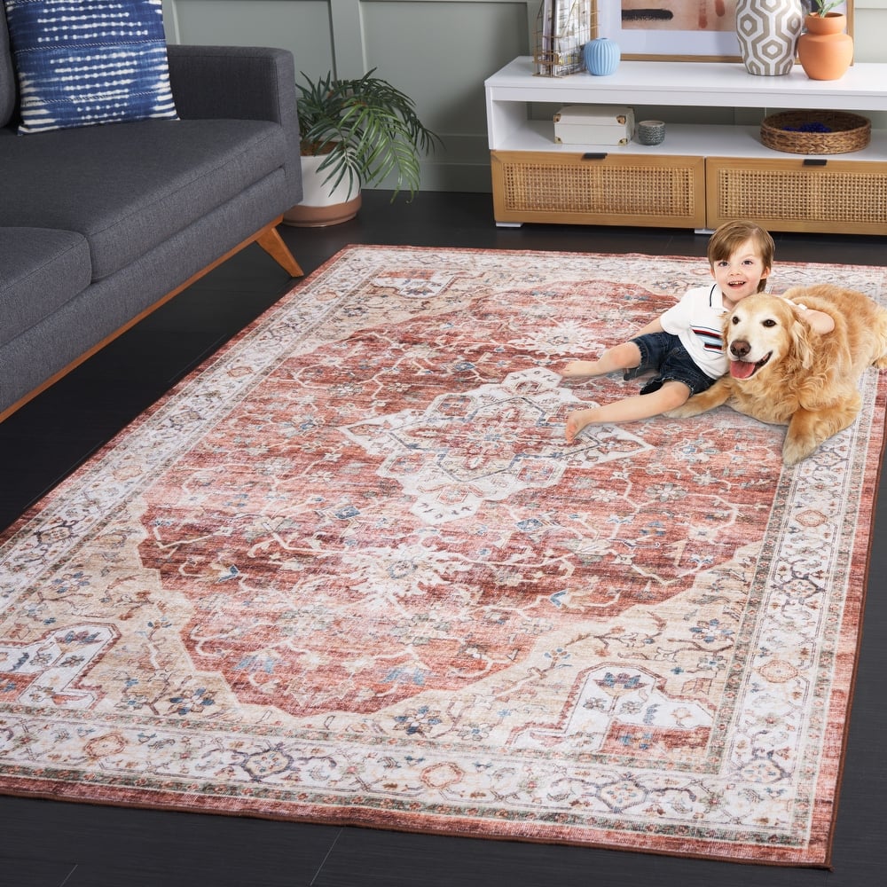 SAFAVIEH Santa Monica Letty Traditional Rug