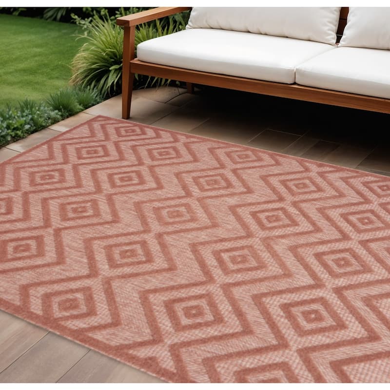 HomeRoots Contemporary Rectangle Outdoor Rug - 6' X 9' - Coral - 6' X 9'