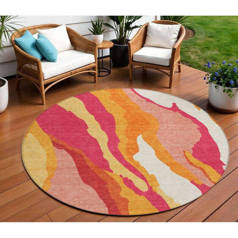 HomeRoots Abstract Transitional Rectangle Outdoor Rug - 8' Round