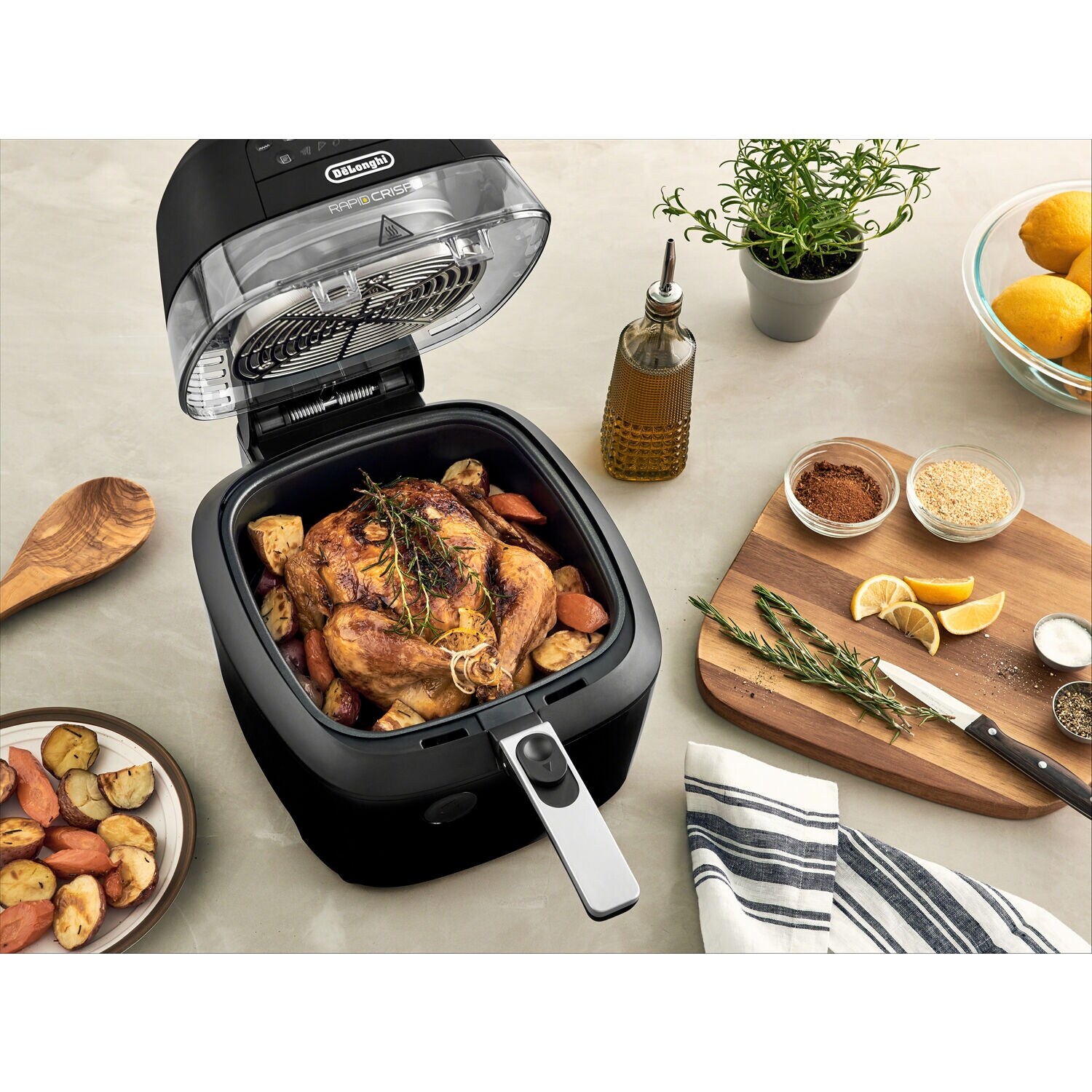 De Longhi Rapid Crisp 5 Quart Digital Air Fryer in Black