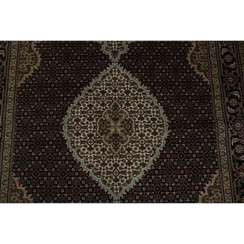 Hand Knotted Oriental 100% Wool Carpet Traditional Medallion Black Tabriz-Mahi Area Rug - 7' 1'' X 5' 0''