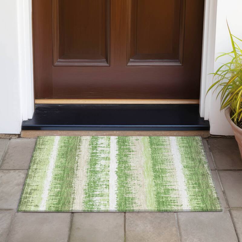 Machine Washable Indoor/ Outdoor Abstract Ombre Chantille Rug - Green - 1'8" x 2'6"