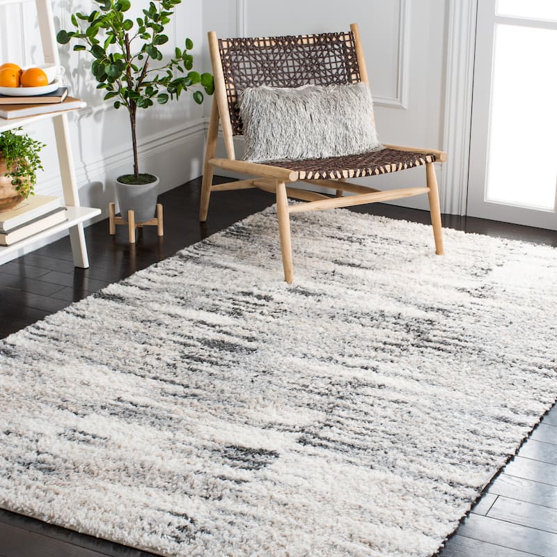 SAFAVIEH Berber Shag Megane Modern 1.2-inch Thick Rug - 4'5" x 6'5" - Grey/Ivory