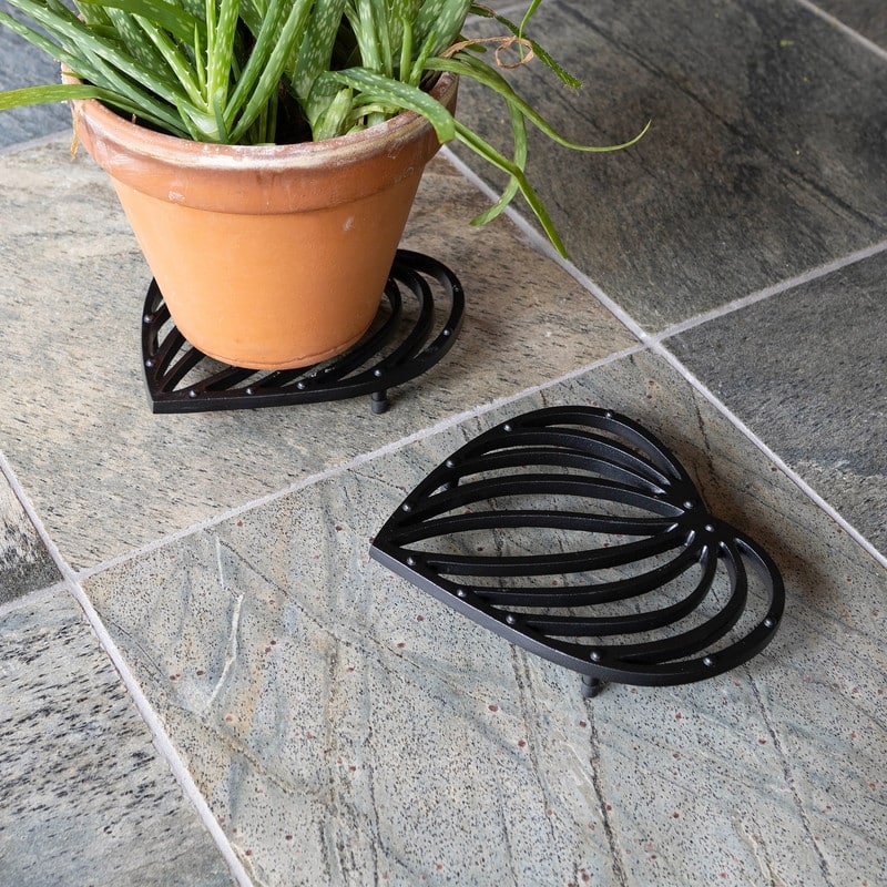Achla Designs 6.88"W Black Powedercoat Finish Wrought Iron Leaf Trivet (Set of 2)