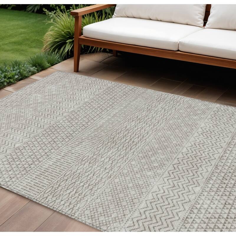 HomeRoots Chevron Modern Rectangle Outdoor Rug - 10' X 14'