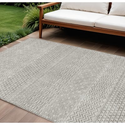 HomeRoots Chevron Modern Rectangle Outdoor Rug