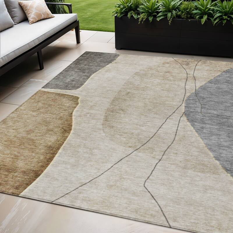 HomeRoots Abstract Transitional Rectangle Outdoor Rug - 5' X 8'
