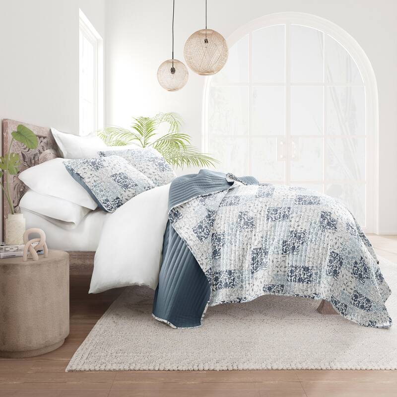 Becky Cameron All Season 3 Piece Scrolled Patchwork Reversible Quilt Set with Shams