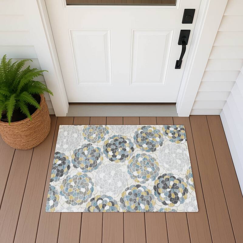 Machine Washable Indoor/ Outdoor Mosaic Cluster Chantille Rug - Ivory - 1'8" x 2'6"