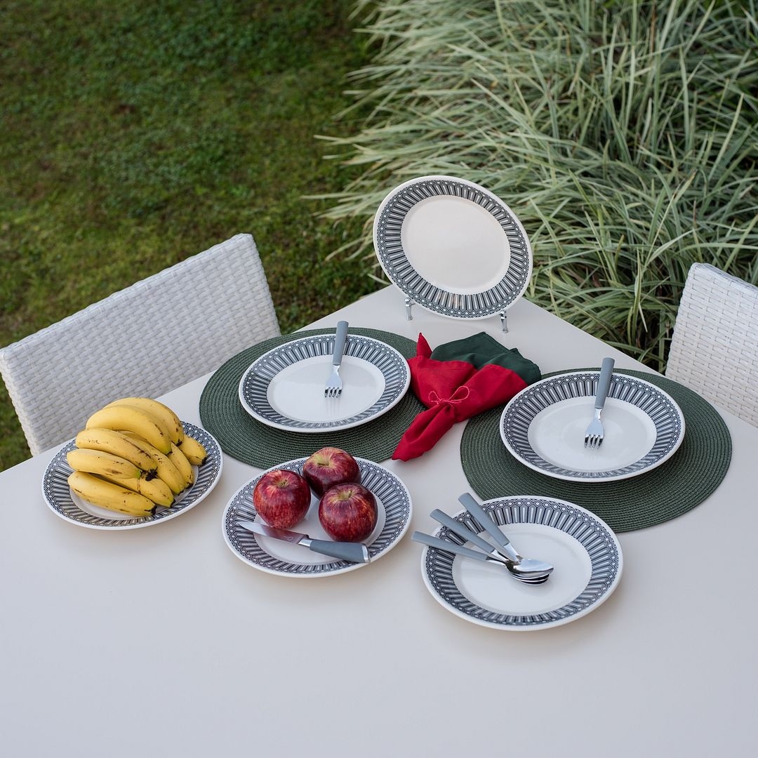 Bee and Willow Home Milbrook 4 Piece 10 Inch Round Stoneware Dinner Plate Set in White Bed Bath Beyond 39926600