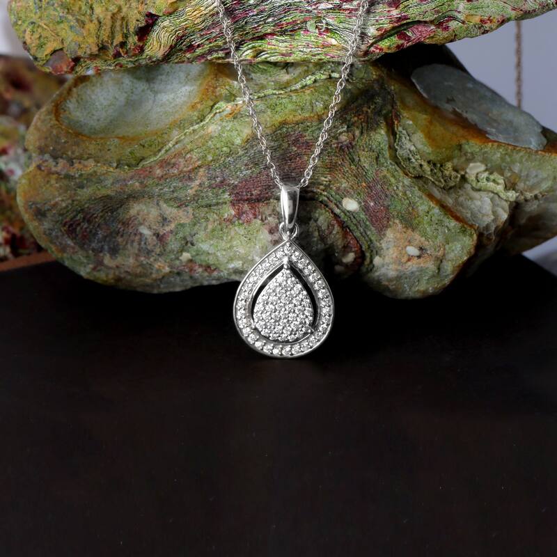 10K Gold 1/6ct TDW Diamond Cluster Halo Pendant Necklace for Women - White