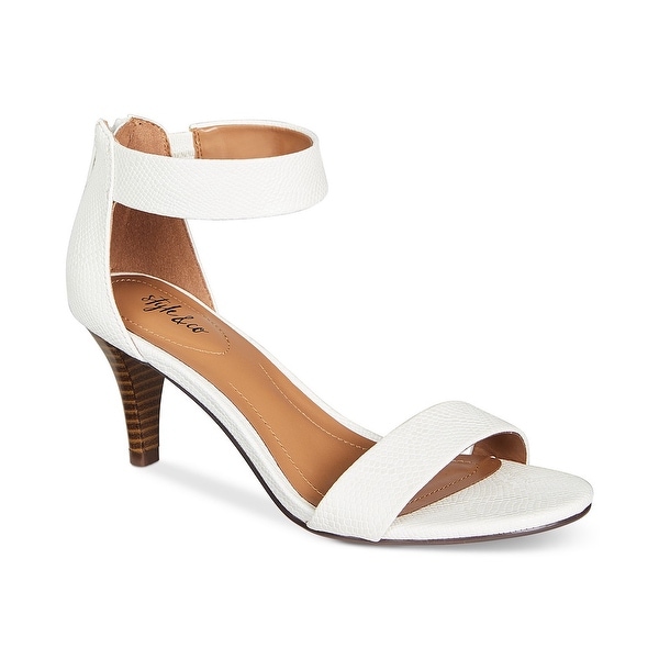 white sandals narrow width