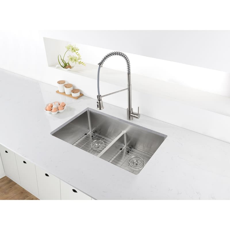 Ruvati 30-inch Low-Divide Undermount Tight Radius 50/50 Double Bowl 16 Gauge Stainless Steel Kitchen Sink - RVH7355