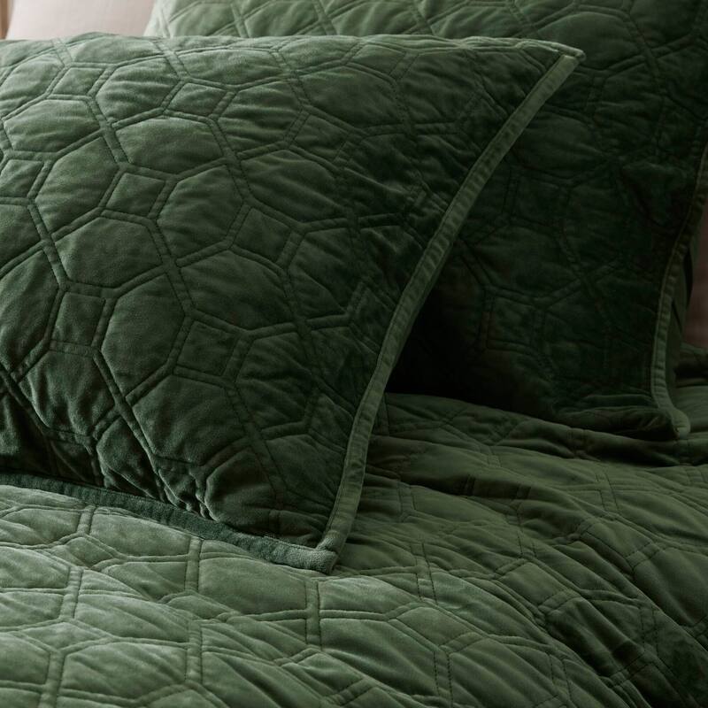 Madison Park Emery 3 Piece Velvet Quilt Set