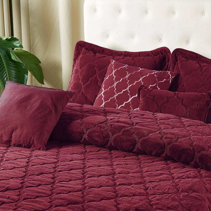FauxFur Moroccan Design 7-piece Embroidered Quilt Set