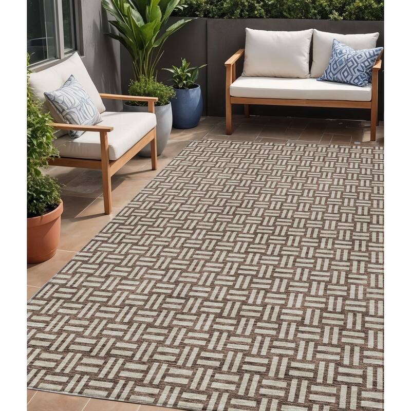 HomeRoots Geometric Transitional Rectangle Outdoor Rug - 5' X 8'